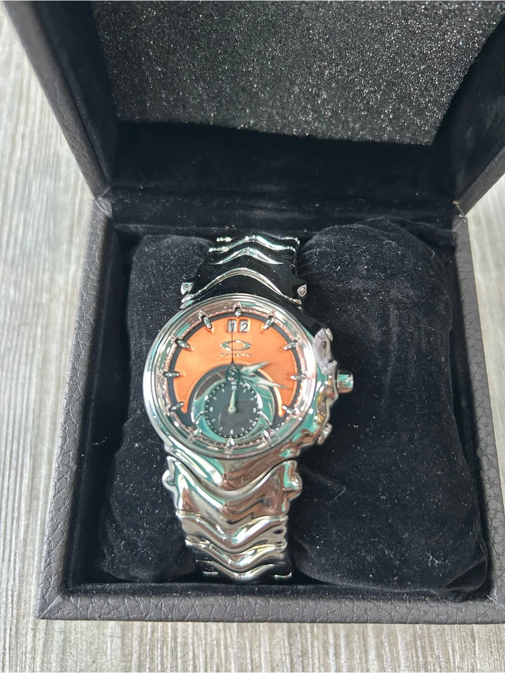 Oakley Judge Swiss Quartz Watch Sculptural Stainless Steel Date Sapphire w Box